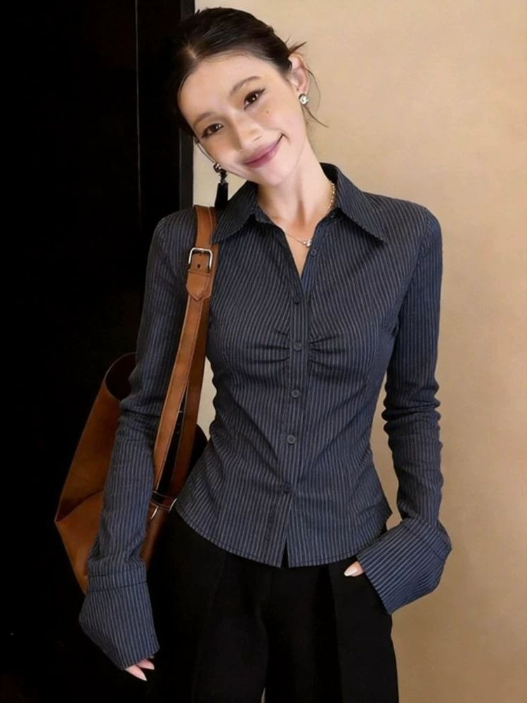 بلوزة نسائية مخططة باللون الأز - مراجعة Polo Shirt Slim وسعره